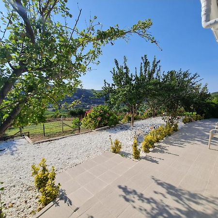 Ornament: Infinite Nature Villa Dhafnes Luaran gambar