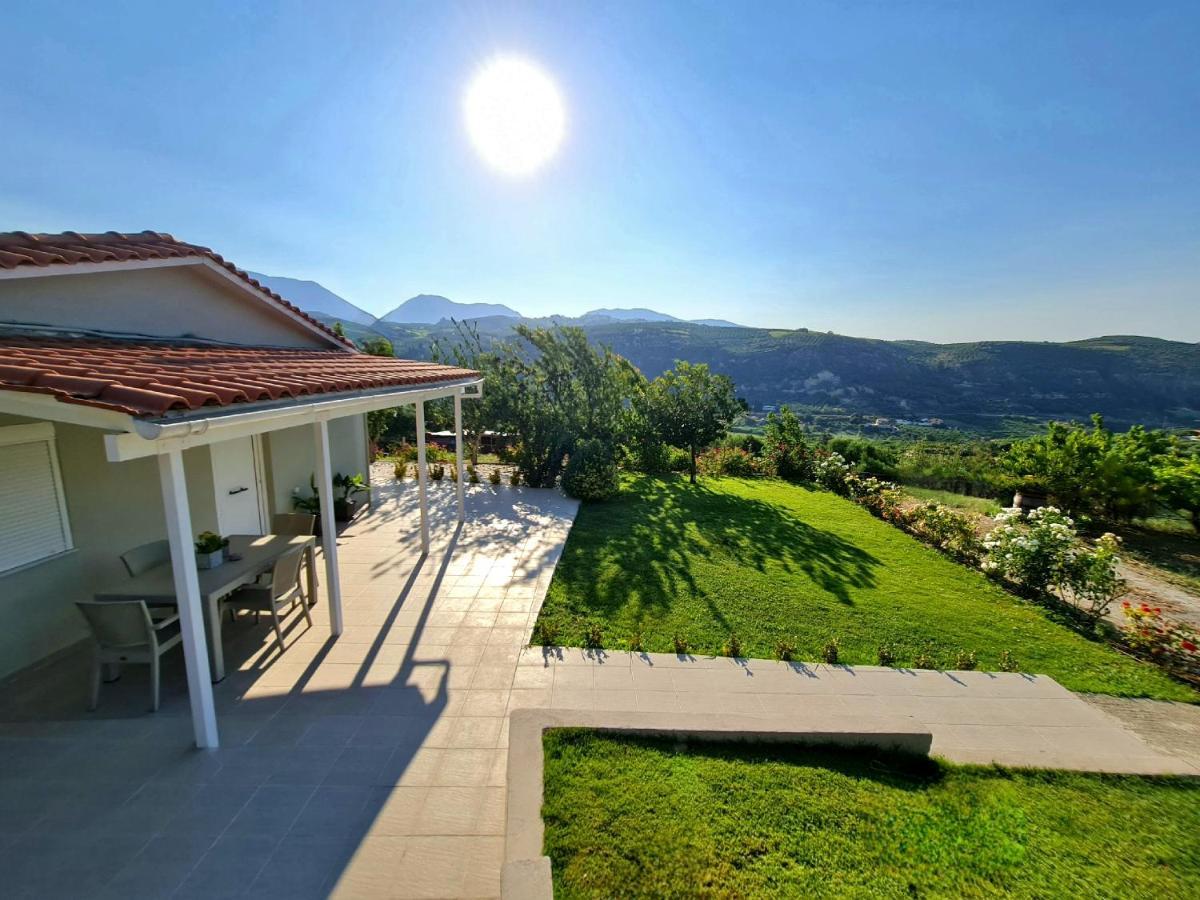Ornament: Infinite Nature Villa Dhafnes Luaran gambar
