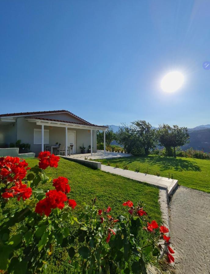 Ornament: Infinite Nature Villa Dhafnes Luaran gambar