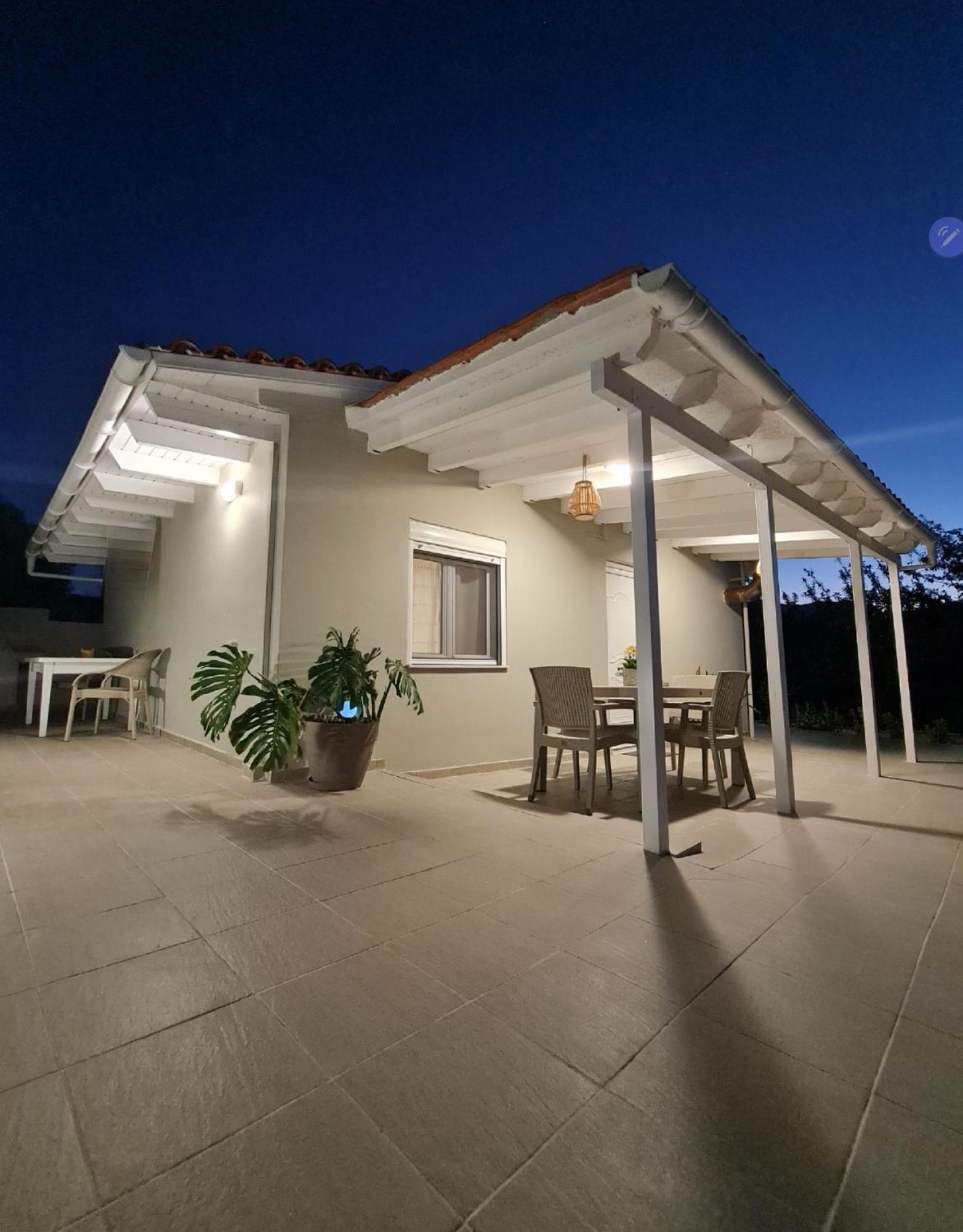 Ornament: Infinite Nature Villa Dhafnes Luaran gambar
