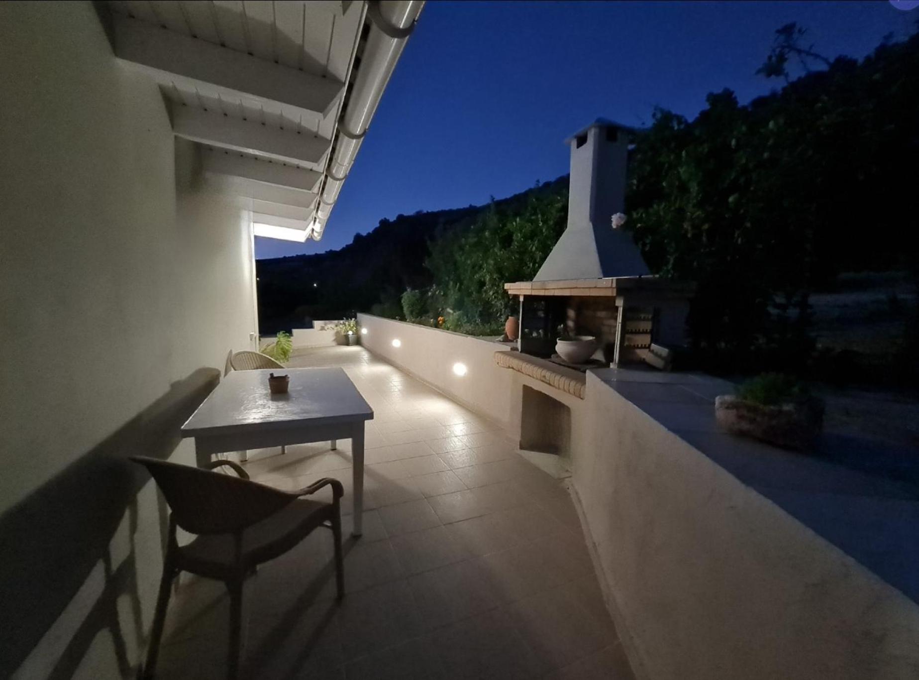 Ornament: Infinite Nature Villa Dhafnes Luaran gambar
