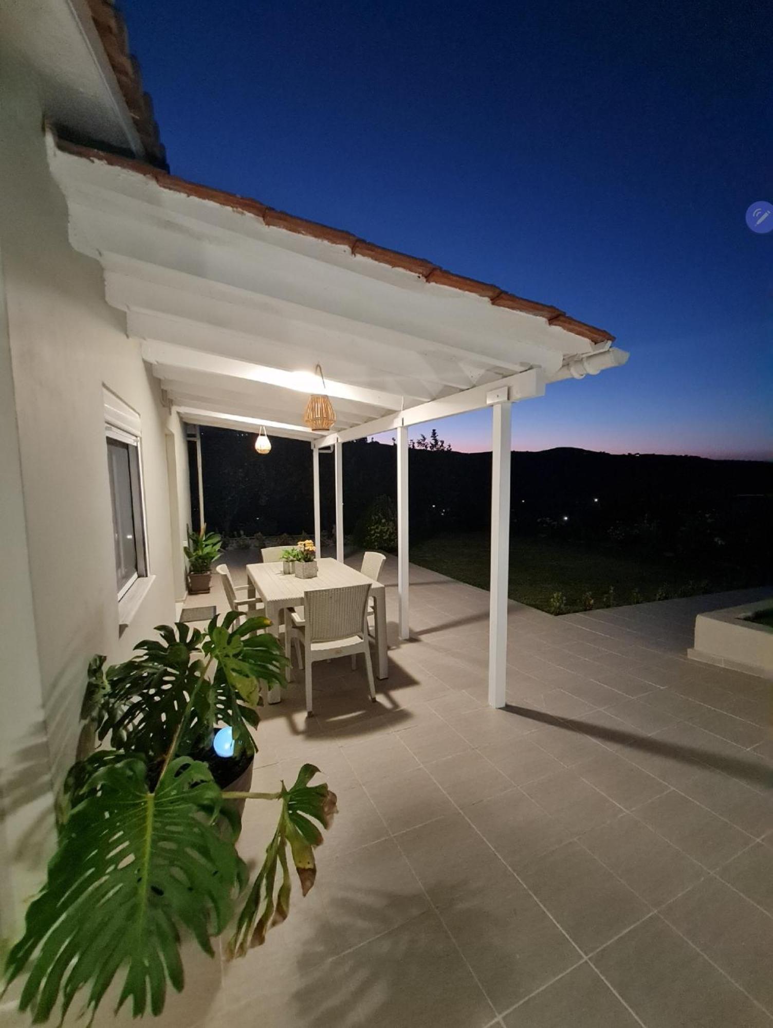 Ornament: Infinite Nature Villa Dhafnes Luaran gambar