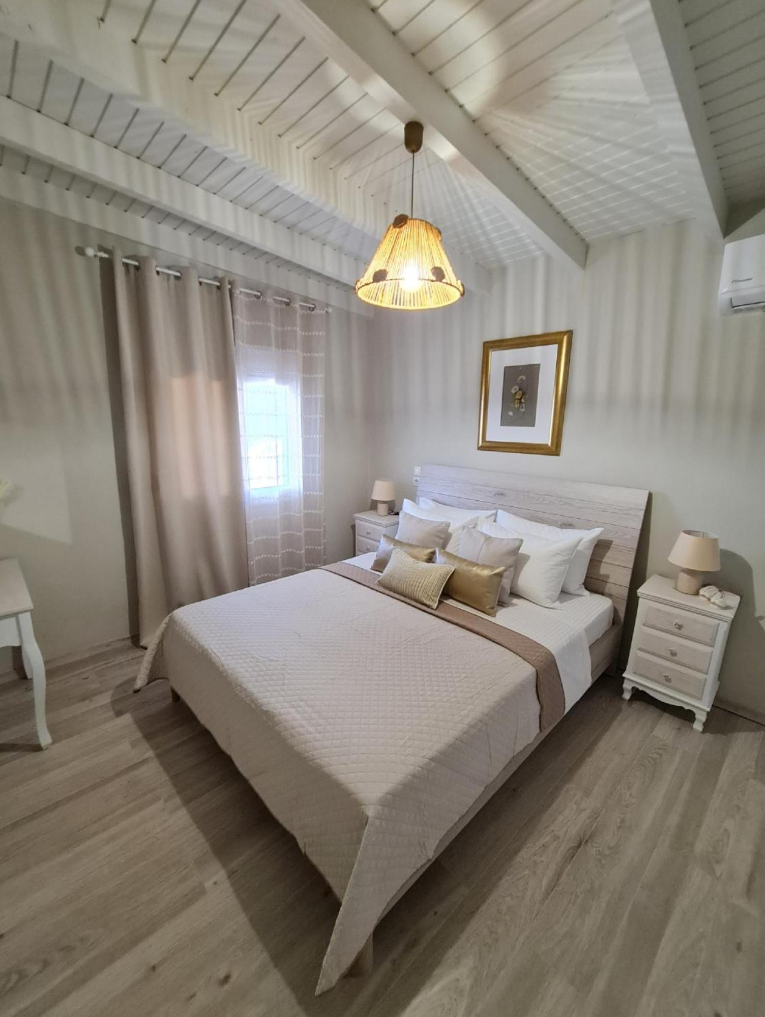 Ornament: Infinite Nature Villa Dhafnes Luaran gambar