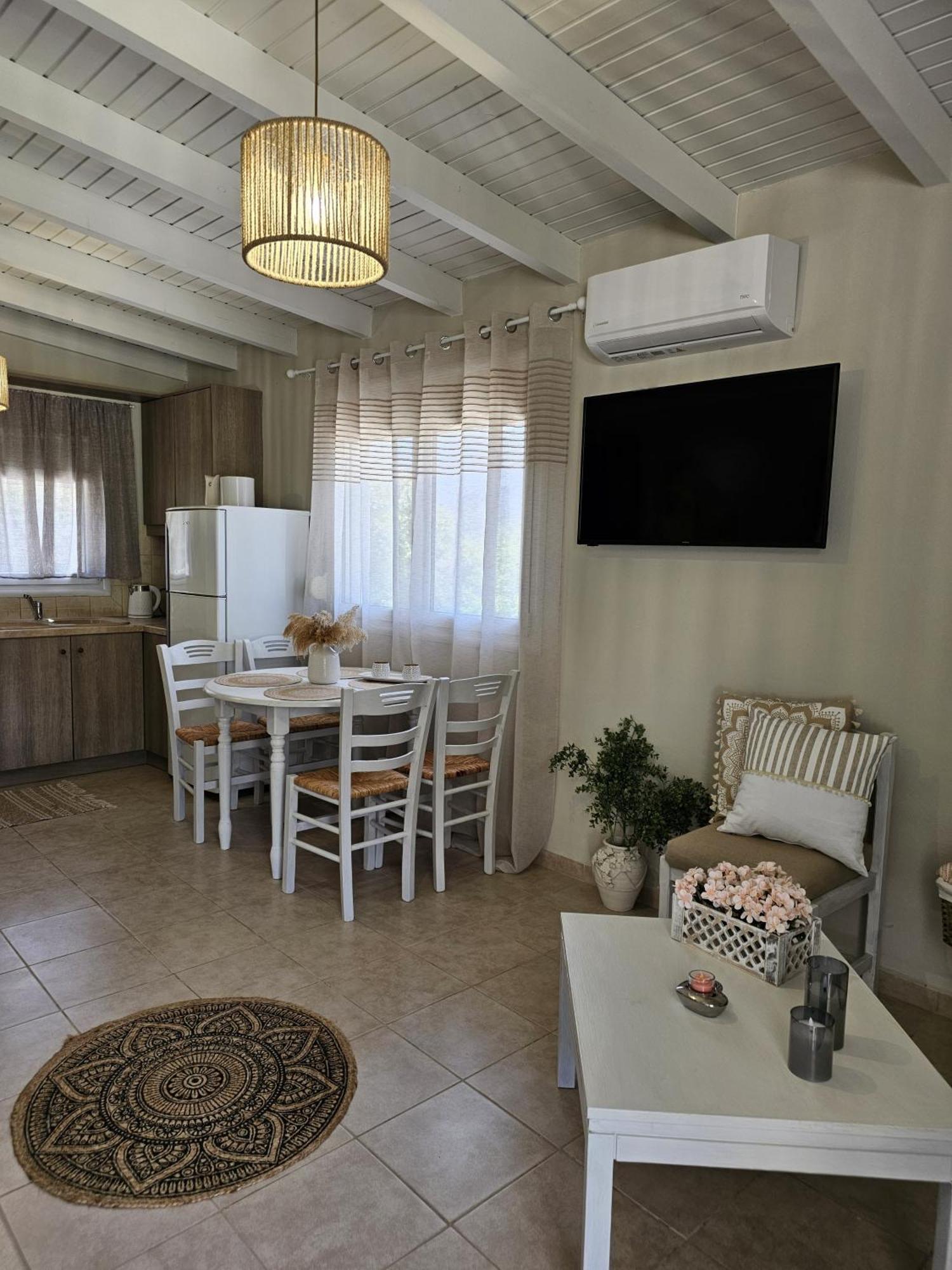 Ornament: Infinite Nature Villa Dhafnes Luaran gambar