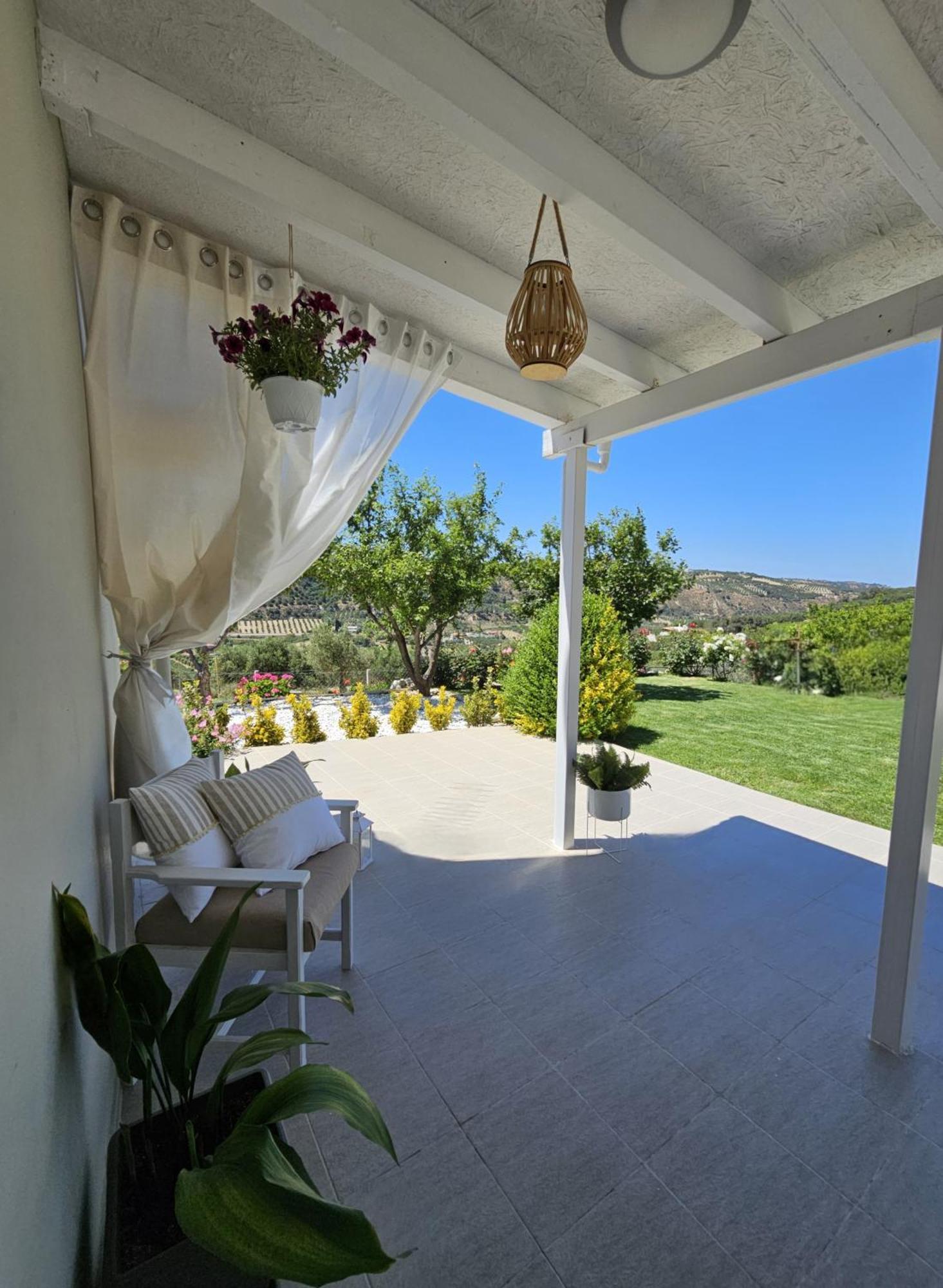 Ornament: Infinite Nature Villa Dhafnes Luaran gambar