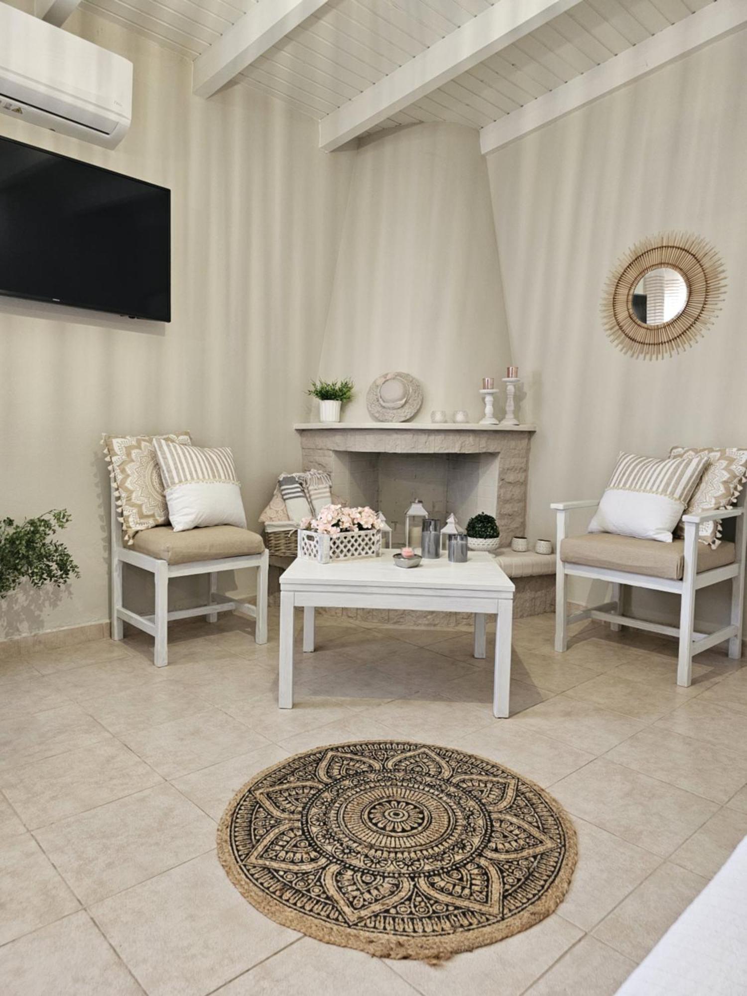 Ornament: Infinite Nature Villa Dhafnes Luaran gambar
