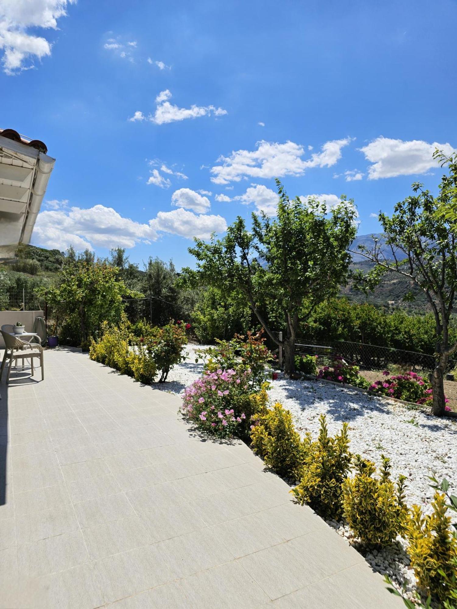 Ornament: Infinite Nature Villa Dhafnes Luaran gambar