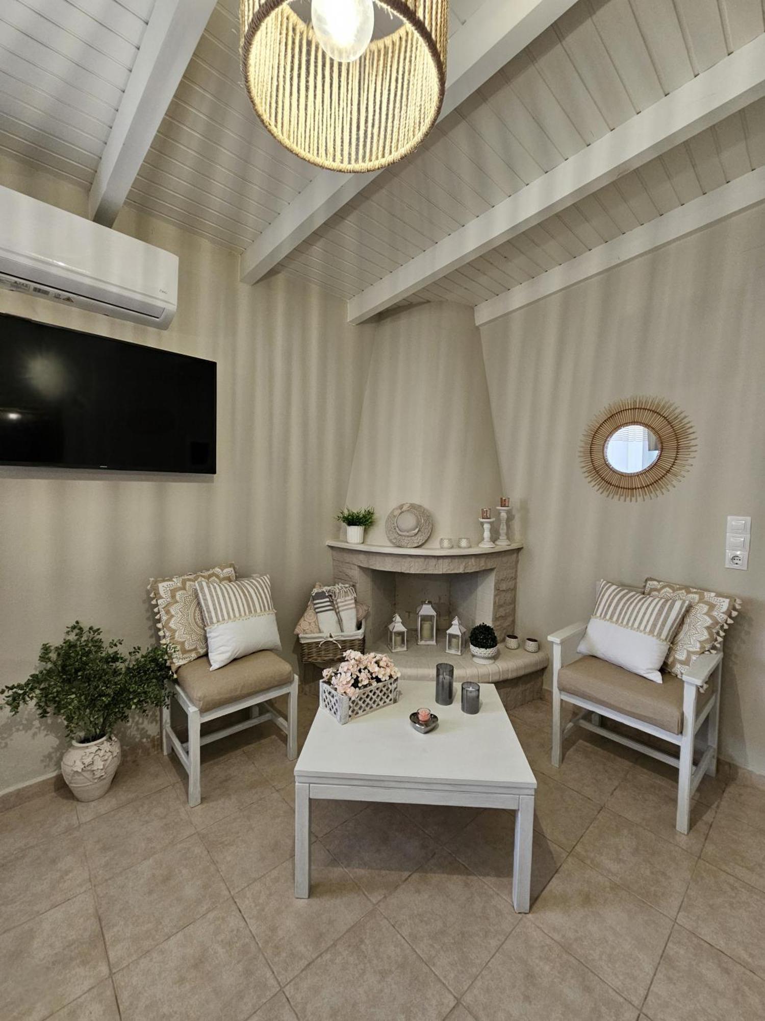 Ornament: Infinite Nature Villa Dhafnes Luaran gambar